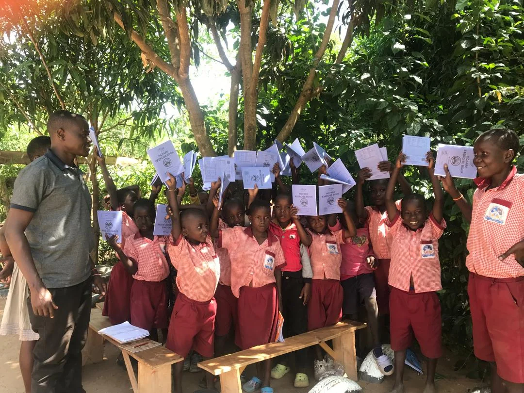 Jayce Joyce supporting children in Uganda โ school kits and book donation initiative